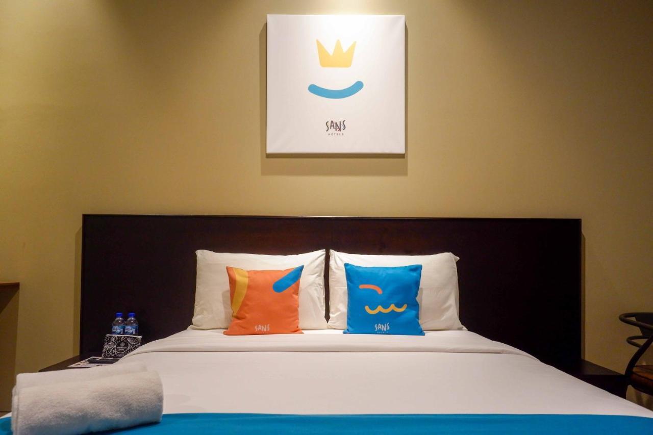 Sans Hotel Empress Simpang Lima Semarang Exterior photo