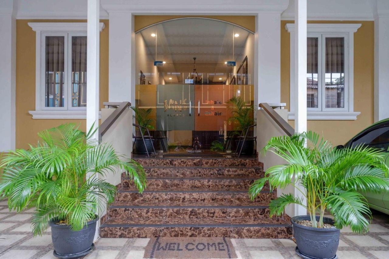 Sans Hotel Empress Simpang Lima Semarang Exterior photo