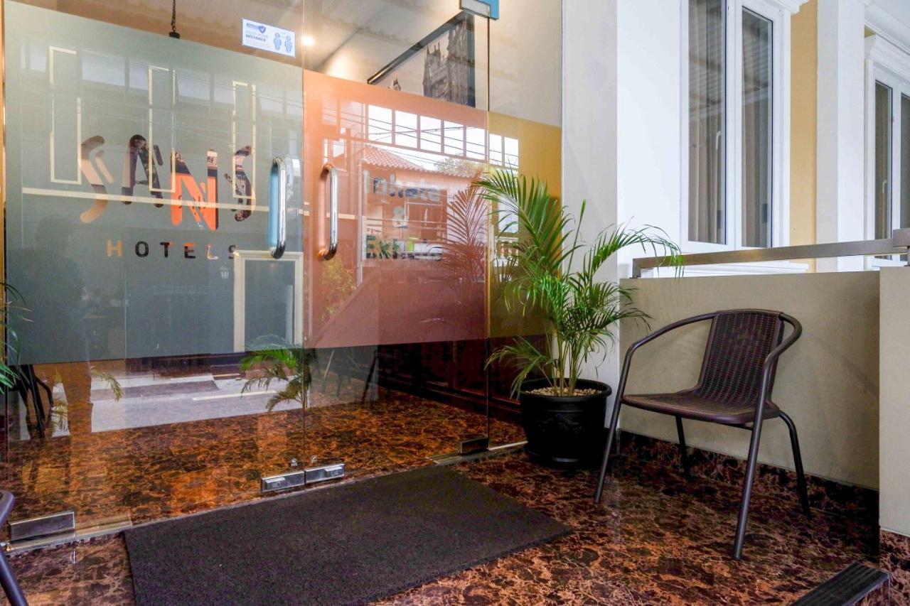 Sans Hotel Empress Simpang Lima Semarang Exterior photo