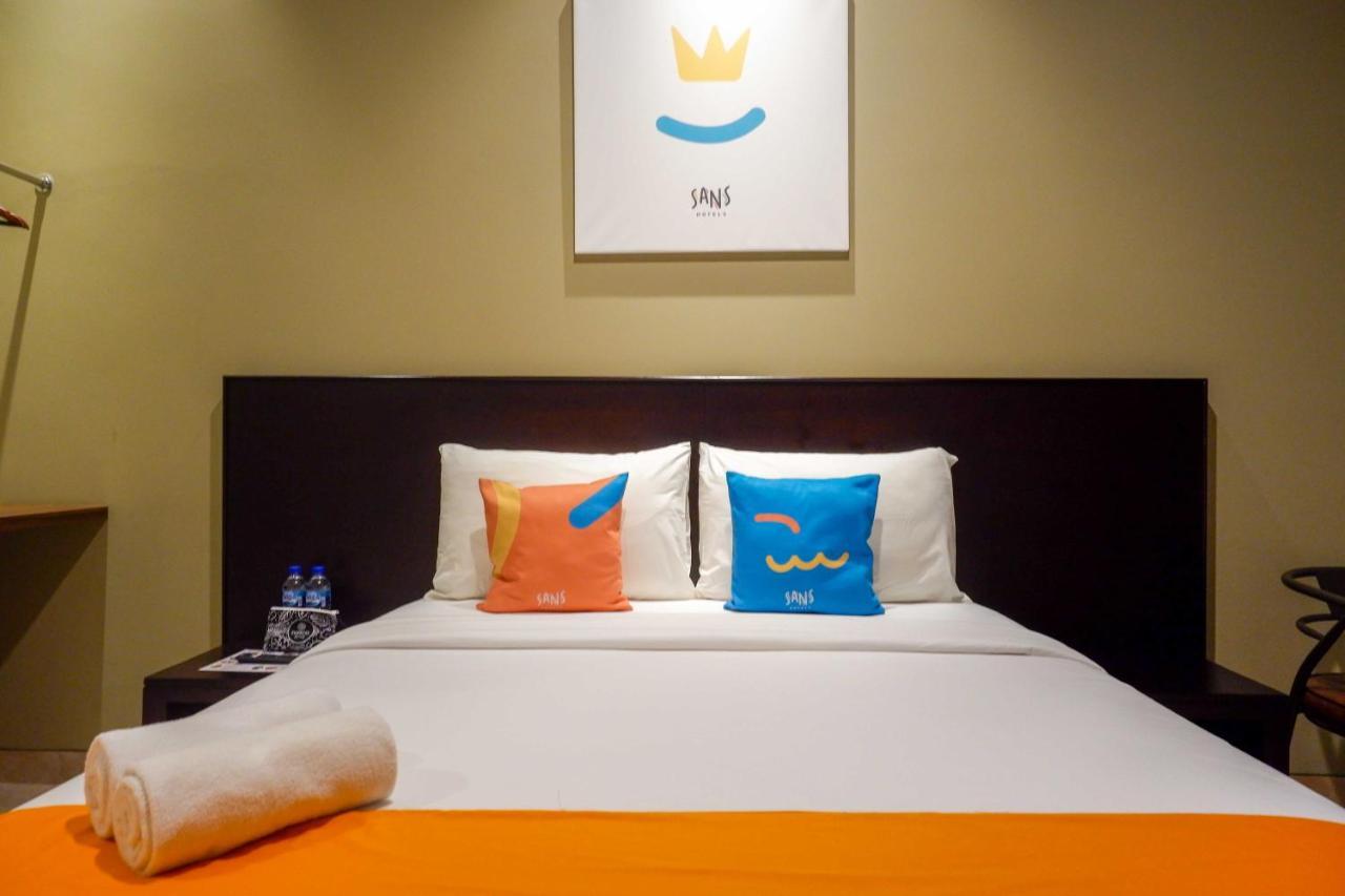 Sans Hotel Empress Simpang Lima Semarang Exterior photo