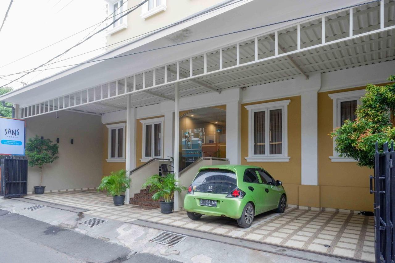 Sans Hotel Empress Simpang Lima Semarang Exterior photo