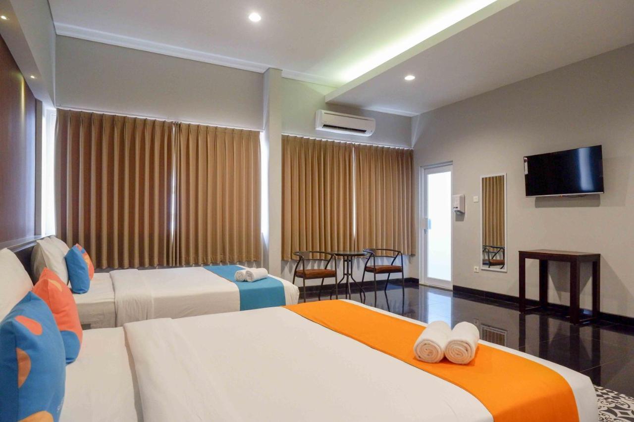 Sans Hotel Empress Simpang Lima Semarang Exterior photo